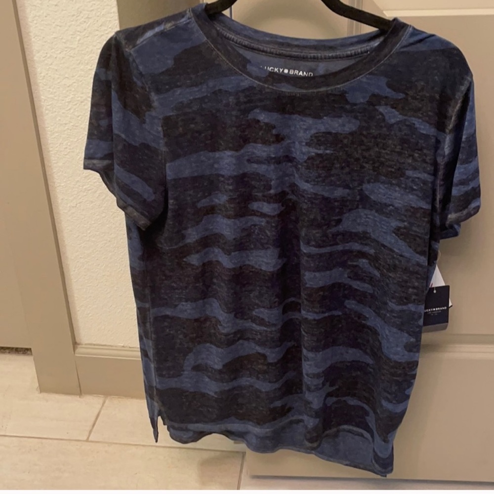 Brand new with tags Lucky Brand tee!